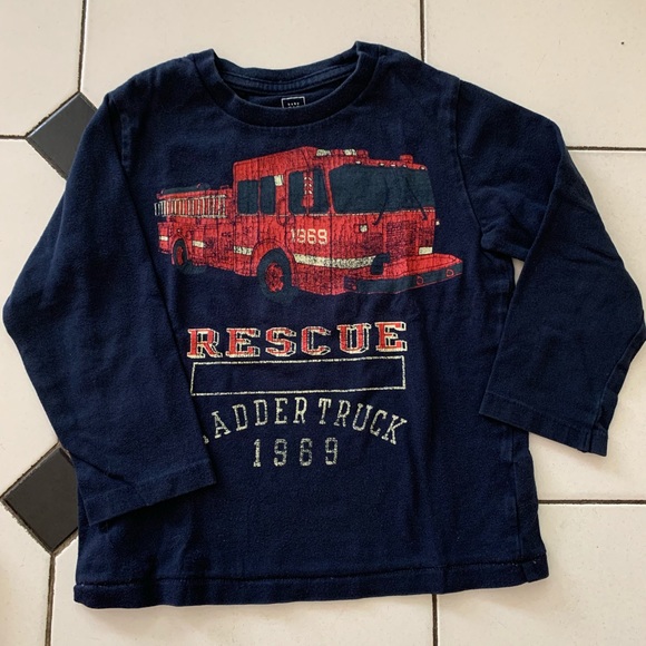 Gap T-shirt bundle for toddler (3) - size 3T - Picture 3 of 4